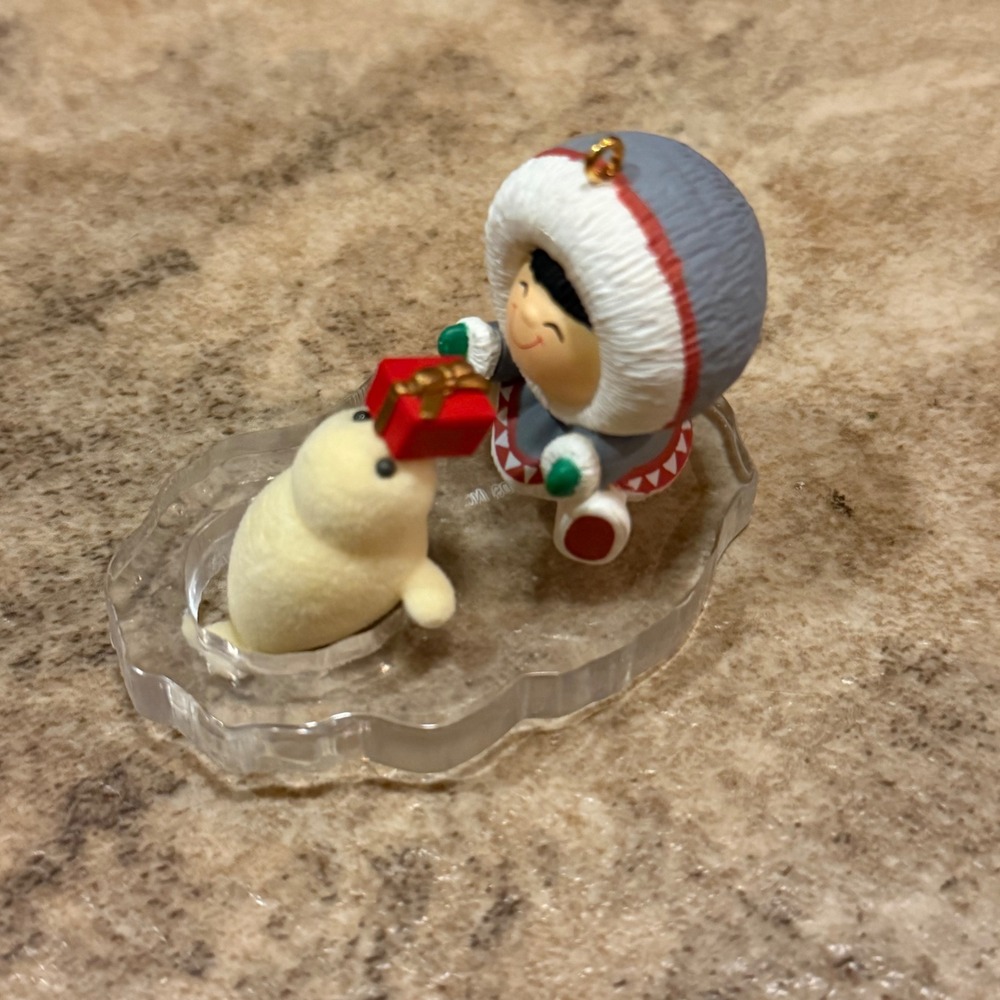 Hallmark Keepsake Frosty Friends 1987 Ornament Eighth in Series QX440-9 Eskimo